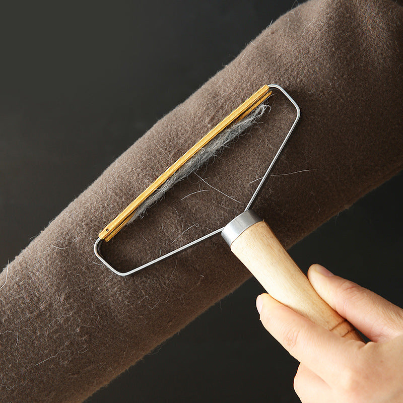 eprolo wooden handle lint remover with double-sided hair removal tool for clothes, featuring a natural wood grip and effective lint removal.