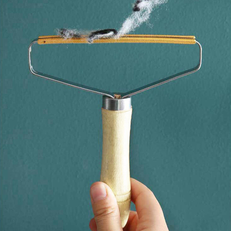 eprolo wooden handle lint remover with double-sided hair removal tool for clothes, featuring a natural wooden grip and cleaning surface.